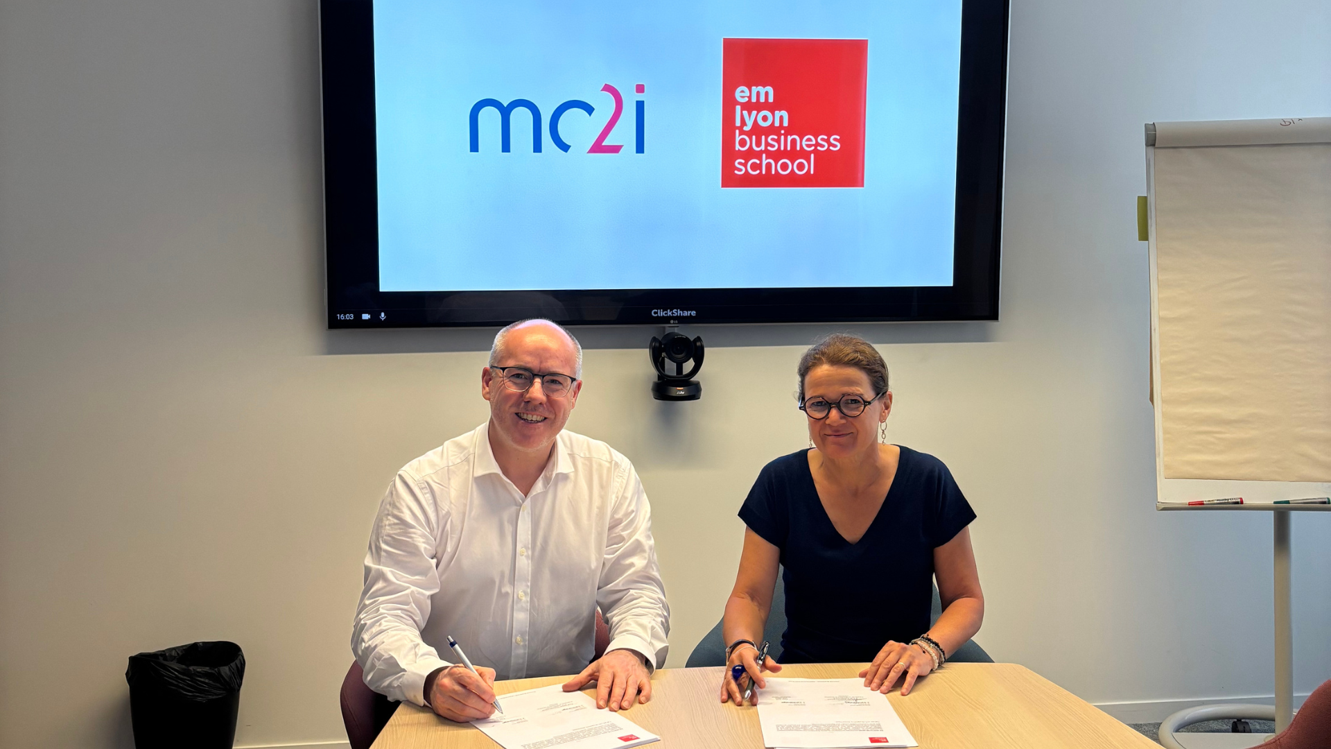 Signature partenariat emlyon 